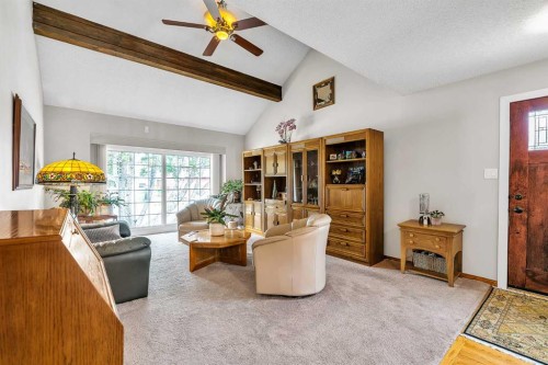 288 Deer Run Crescent Se, Calgary, AB - Indoor Photo Showing Living Room