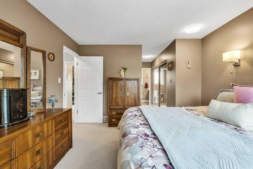 288 Deer Run Crescent Se, Calgary, AB - Indoor Photo Showing Bedroom