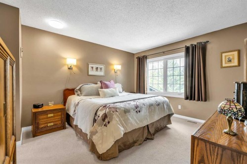288 Deer Run Crescent Se, Calgary, AB - Indoor Photo Showing Bedroom