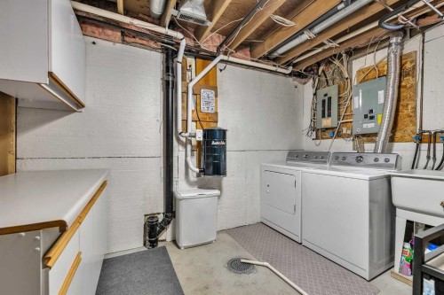 288 Deer Run Crescent Se, Calgary, AB - Indoor Photo Showing Laundry Room