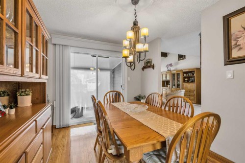 288 Deer Run Crescent Se, Calgary, AB - Indoor Photo Showing Dining Room