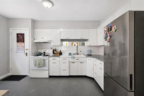 714 17 Avenue Nw, Calgary, AB - Indoor Photo Showing Kitchen