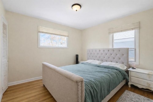 714 17 Avenue Nw, Calgary, AB - Indoor Photo Showing Bedroom