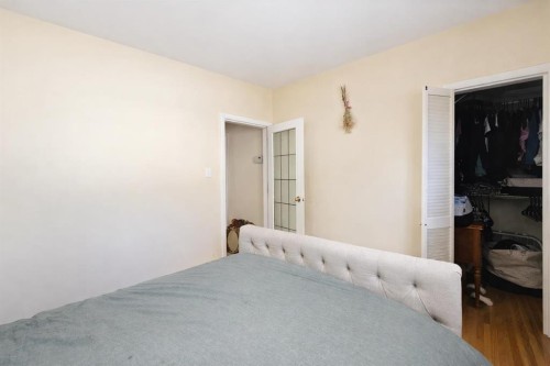 714 17 Avenue Nw, Calgary, AB - Indoor Photo Showing Bedroom