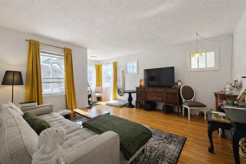 714 17 Avenue Nw, Calgary, AB - Indoor Photo Showing Living Room