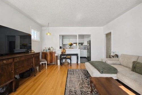 714 17 Avenue Nw, Calgary, AB - Indoor Photo Showing Living Room