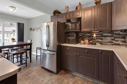 45-567 Edmonton Trail Ne, Airdrie, AB - Indoor Photo Showing Kitchen