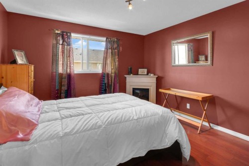45-567 Edmonton Trail Ne, Airdrie, AB - Indoor Photo Showing Bedroom