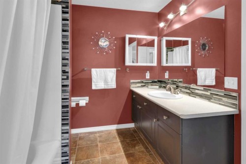 45-567 Edmonton Trail Ne, Airdrie, AB - Indoor Photo Showing Bathroom