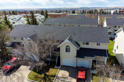 45-567 Edmonton Trail Ne, Airdrie, AB - Outdoor
