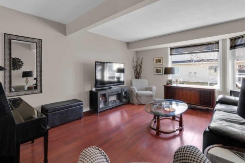 45-567 Edmonton Trail Ne, Airdrie, AB - Indoor Photo Showing Living Room
