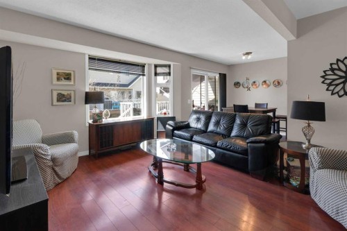 45-567 Edmonton Trail Ne, Airdrie, AB - Indoor Photo Showing Living Room