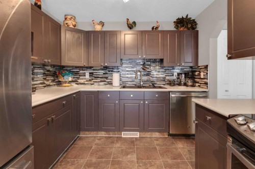 45-567 Edmonton Trail Ne, Airdrie, AB - Indoor Photo Showing Kitchen