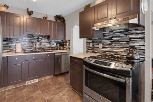 45-567 Edmonton Trail Ne, Airdrie, AB - Indoor Photo Showing Kitchen