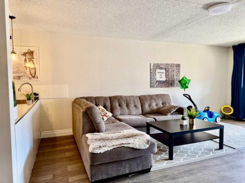 511-221 6 Avenue Se, Calgary, AB - Indoor Photo Showing Living Room