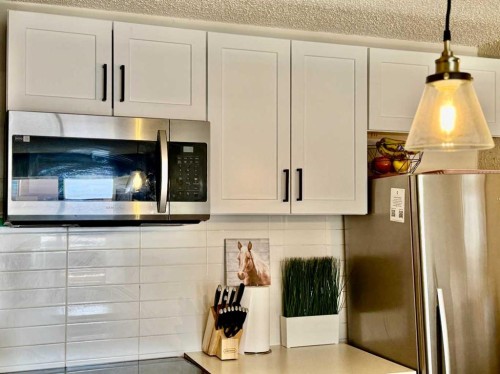 511-221 6 Avenue Se, Calgary, AB - Indoor Photo Showing Kitchen