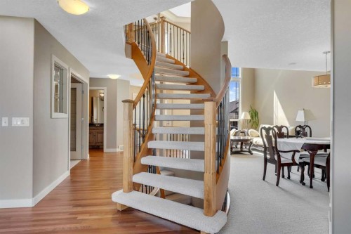 273 Everglade Circle Sw, Calgary, AB - Indoor Photo Showing Other Room