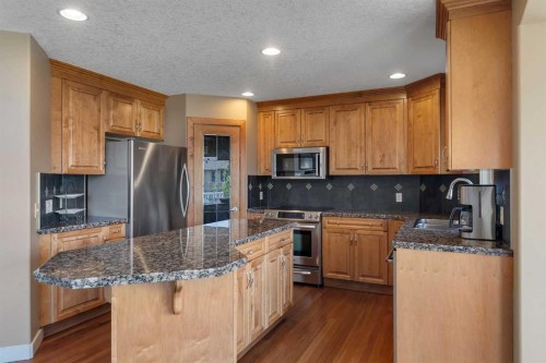 273 Everglade Circle Sw, Calgary, AB - Indoor Photo Showing Kitchen With Stainless Steel Kitchen