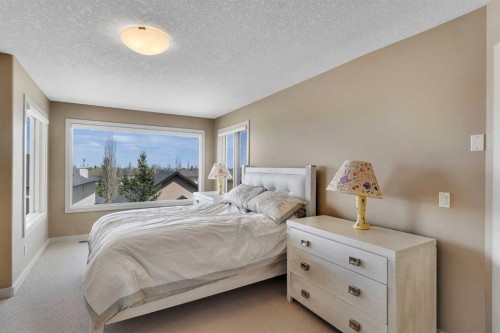 273 Everglade Circle Sw, Calgary, AB - Indoor Photo Showing Bedroom