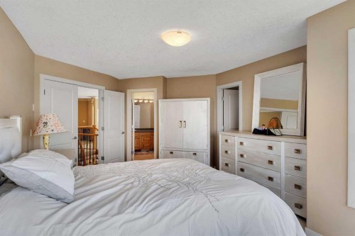 273 Everglade Circle Sw, Calgary, AB - Indoor Photo Showing Bedroom