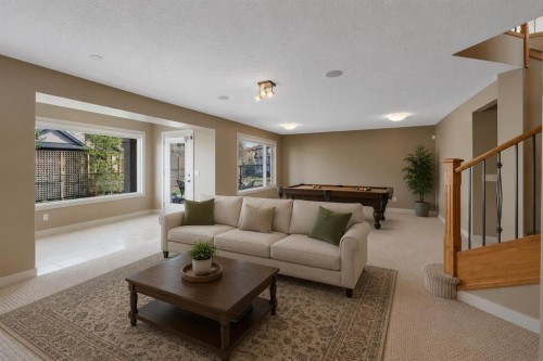 273 Everglade Circle Sw, Calgary, AB - Indoor Photo Showing Living Room