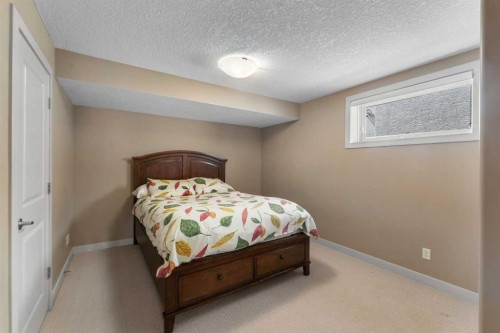 273 Everglade Circle Sw, Calgary, AB - Indoor Photo Showing Bedroom