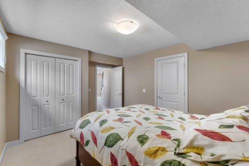 273 Everglade Circle Sw, Calgary, AB - Indoor Photo Showing Bedroom