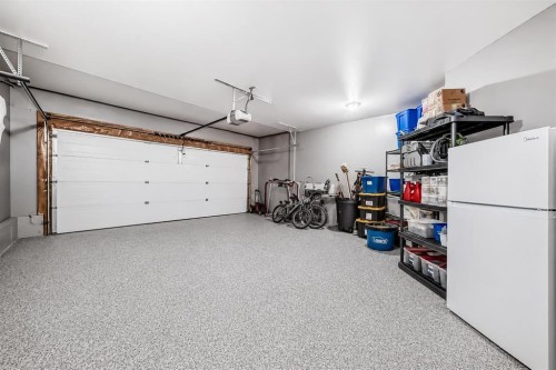 273 Everglade Circle Sw, Calgary, AB - Indoor Photo Showing Garage