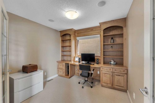 273 Everglade Circle Sw, Calgary, AB - Indoor Photo Showing Office