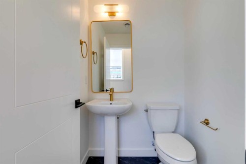 123 148 Avenue Nw, Calgary, AB - Indoor Photo Showing Bathroom