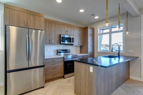 123 148 Avenue Nw, Calgary, AB - Indoor Photo Showing Kitchen With Upgraded Kitchen