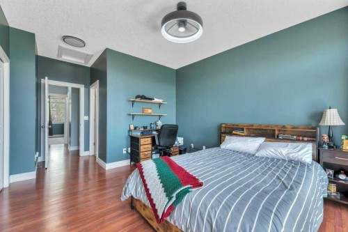 8-172 Rockyledge View Nw, Calgary, AB - Indoor Photo Showing Bedroom