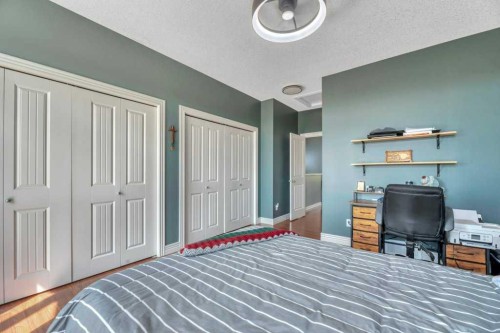 8-172 Rockyledge View Nw, Calgary, AB - Indoor Photo Showing Bedroom