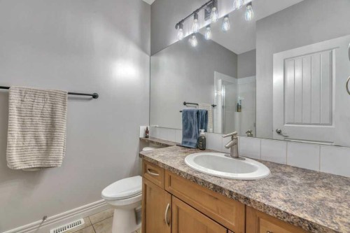 8-172 Rockyledge View Nw, Calgary, AB - Indoor Photo Showing Bathroom