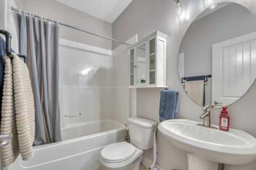 8-172 Rockyledge View Nw, Calgary, AB - Indoor Photo Showing Bathroom