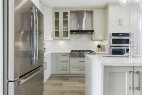 2024 36 Avenue, Calgary, AB - Indoor Photo Showing Kitchen With Upgraded Kitchen