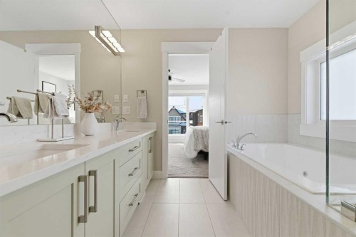 2024 36 Avenue, Calgary, AB - Indoor Photo Showing Bathroom