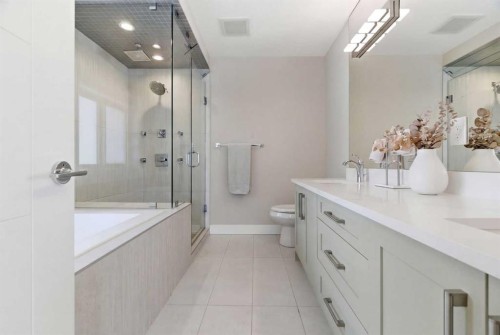 2024 36 Avenue, Calgary, AB - Indoor Photo Showing Bathroom