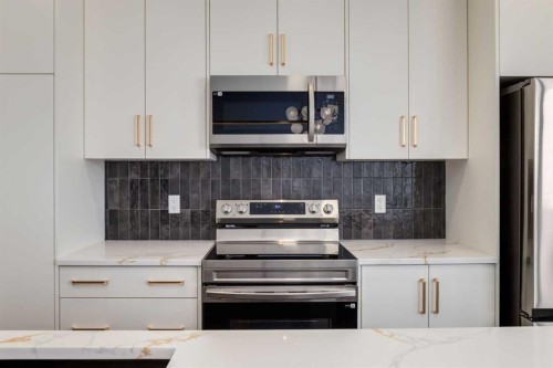37 Sora Passage Se, Calgary, AB - Indoor Photo Showing Kitchen With Upgraded Kitchen