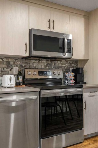166 Howse Common Ne, Calgary, AB - Indoor Photo Showing Kitchen