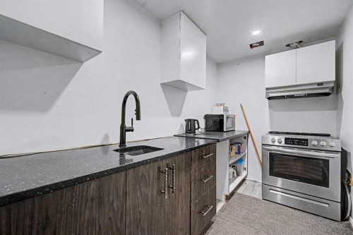 644 Luxstone Landing Sw, Airdrie, AB - Indoor Photo Showing Kitchen