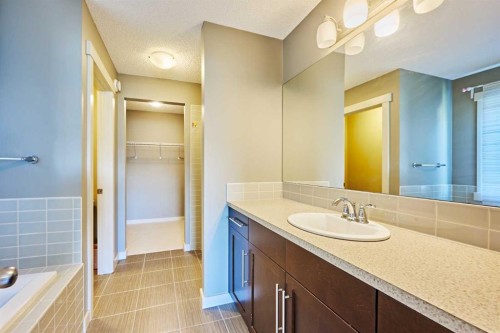 109 Sherwood Road Nw, Calgary, AB - Indoor Photo Showing Bathroom