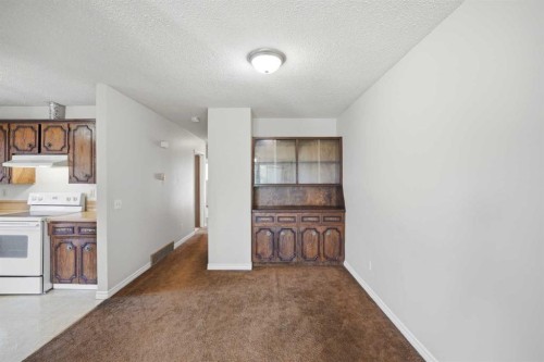 62 Templeson Crescent Ne, Calgary, AB - Indoor Photo Showing Kitchen
