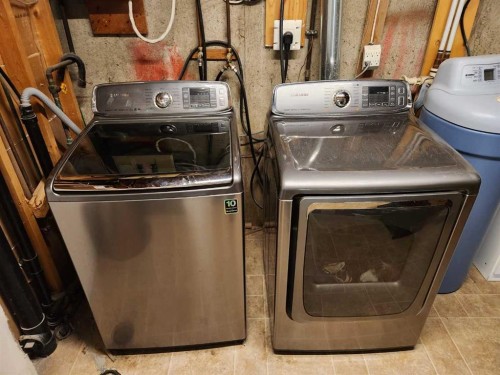 7304 5 Street Sw, Calgary, AB - Indoor Photo Showing Laundry Room