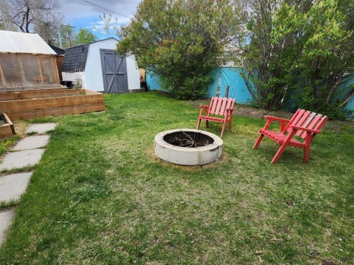 7304 5 Street Sw, Calgary, AB - Outdoor With Backyard