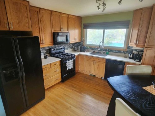 7304 5 Street Sw, Calgary, AB - Indoor Photo Showing Kitchen