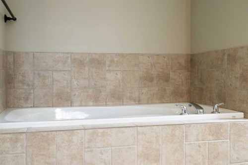 57 Thornfield Close Se, Airdrie, AB - Indoor Photo Showing Bathroom