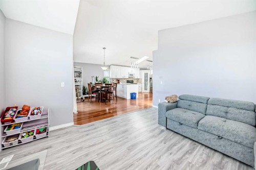 44 Canoe Square Sw, Airdrie, AB - Indoor Photo Showing Living Room