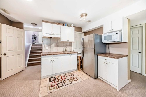 44 Canoe Square Sw, Airdrie, AB - Indoor Photo Showing Kitchen