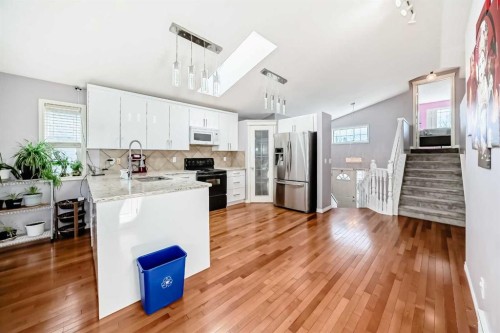 44 Canoe Square Sw, Airdrie, AB - Indoor Photo Showing Kitchen